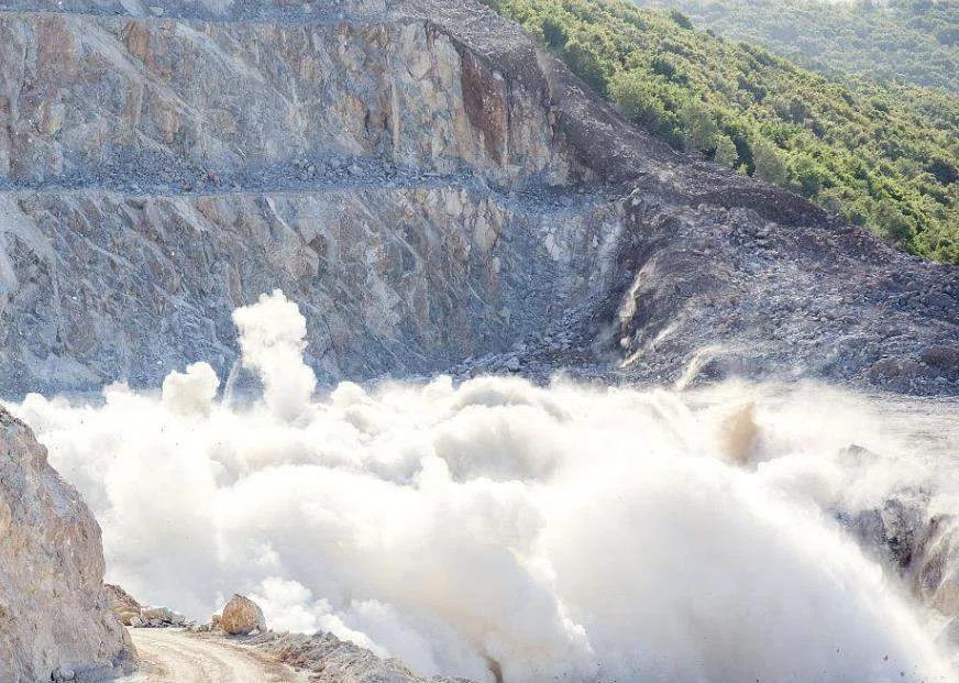 Kif Agħżel il-Kumpressur Portabbli tad-Diżil it-Tajjeb għall-Applikazzjonijiet tal-Bblasting tal-Kostruzzjoni
